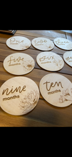 Load image into Gallery viewer, Floral Monthly Milestone Set

