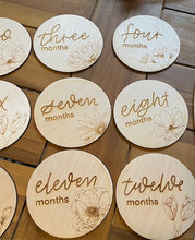 Load image into Gallery viewer, Floral Monthly Milestone Set
